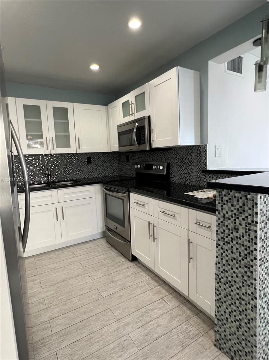 1441 Lincoln Rd # 206