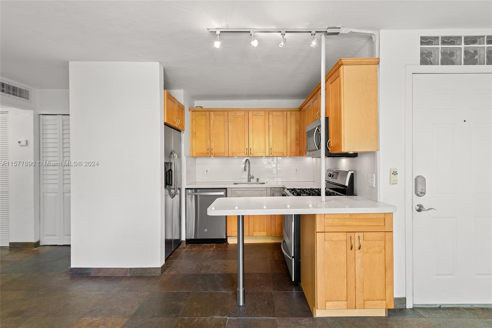 921 Jefferson Ave # 2A