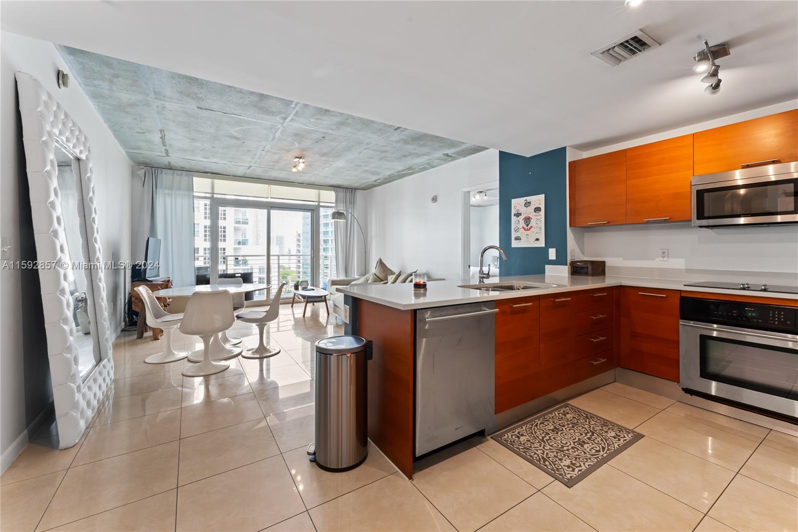 3250 NE 1st Ave # 1002