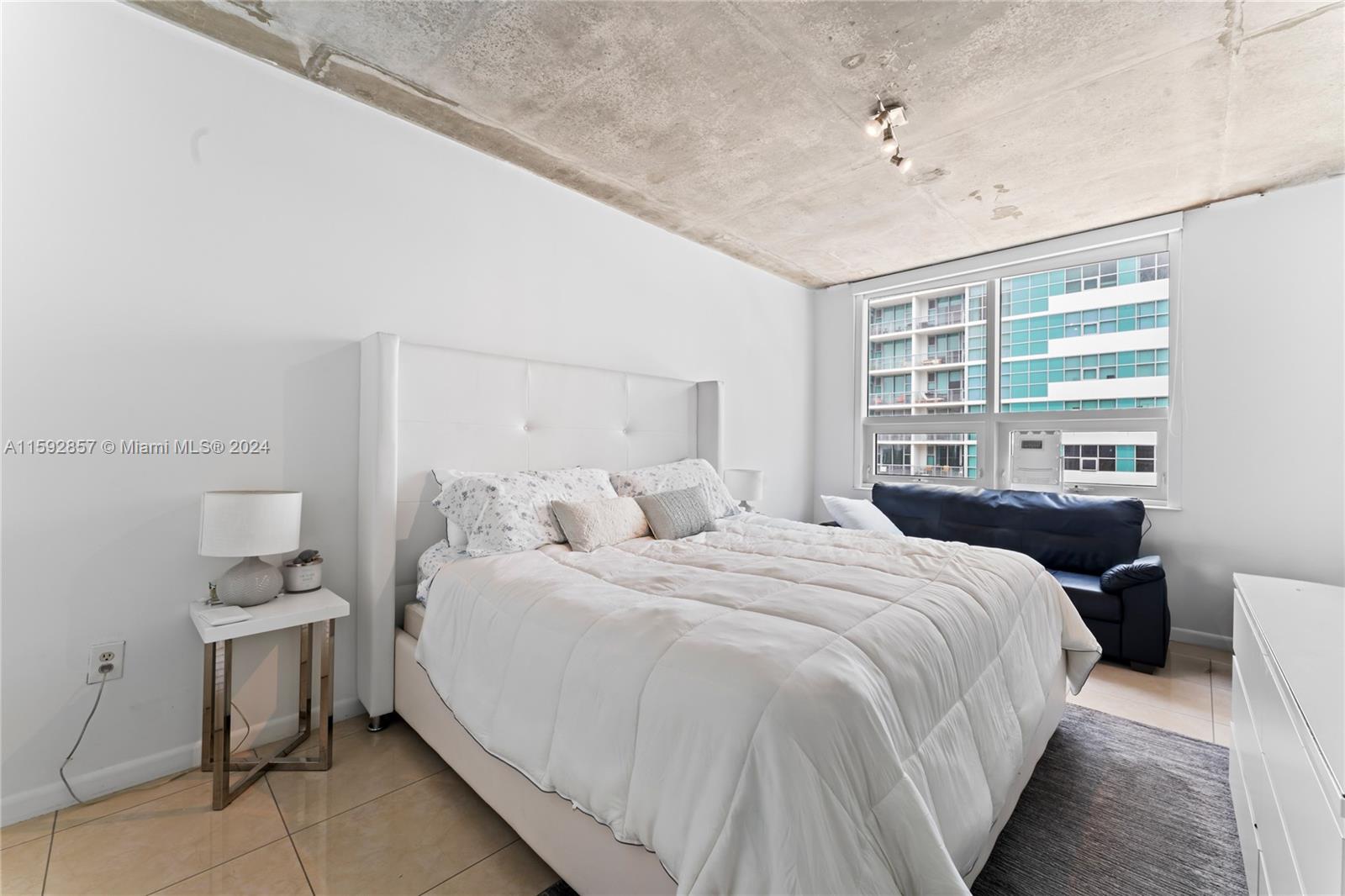 3250 NE 1st Ave # 1002