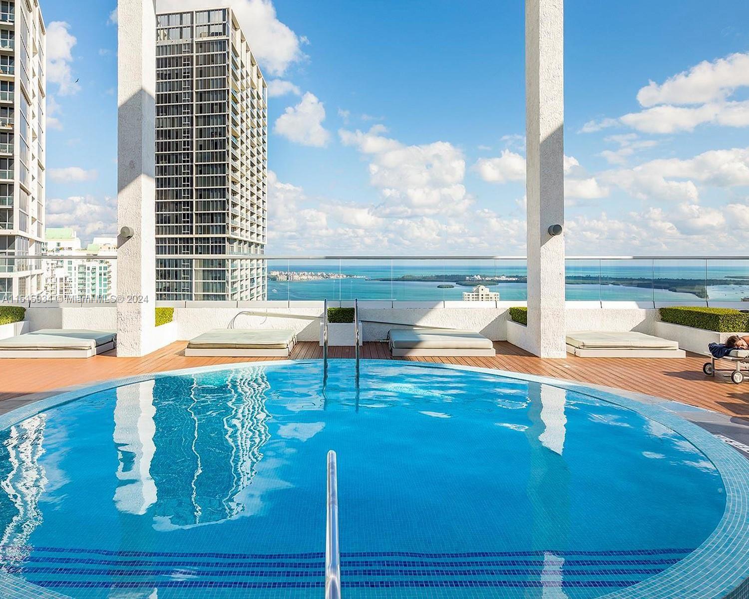 500 Brickell Ave # 2600