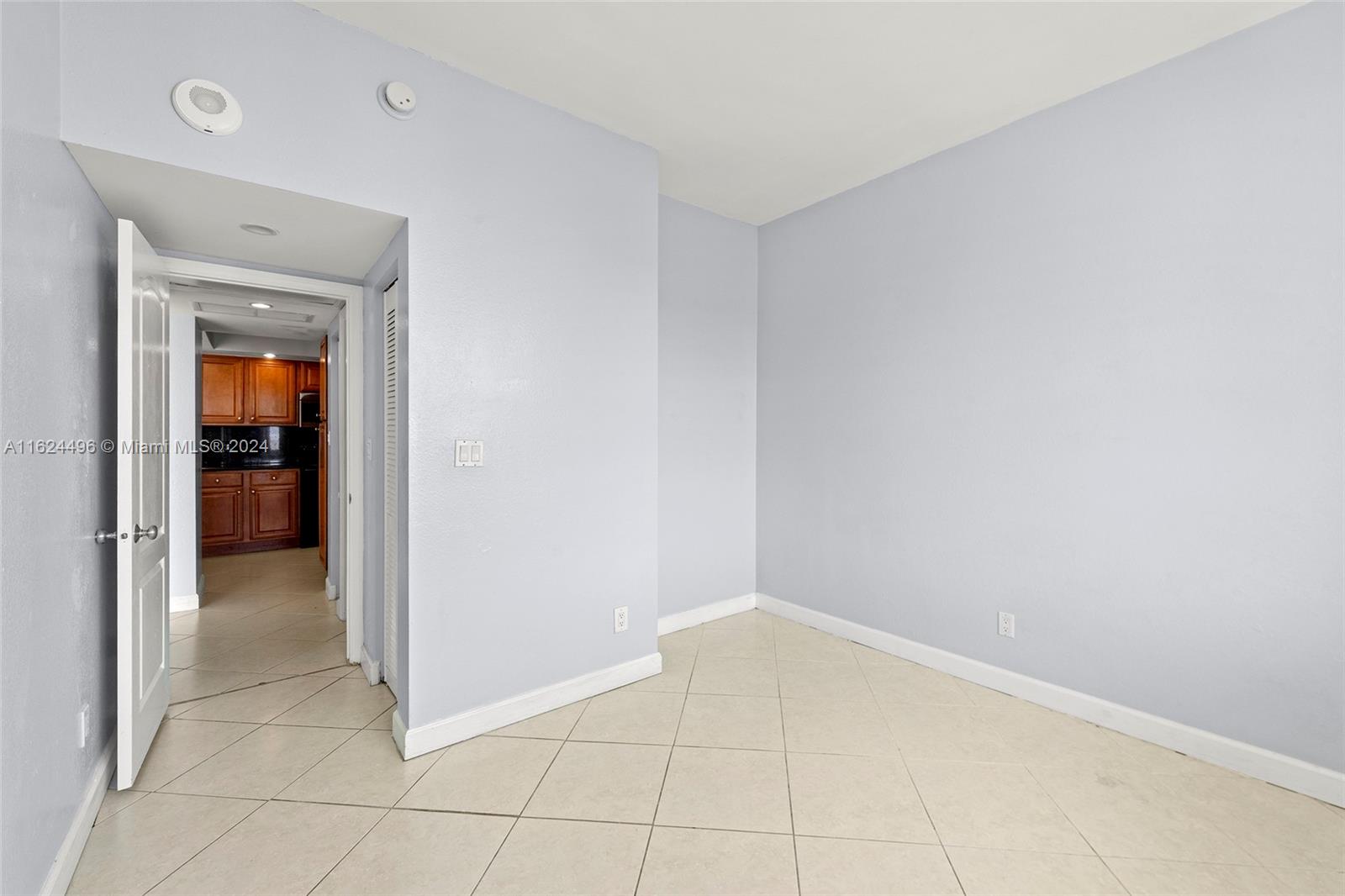 5600 Collins Ave # 17C