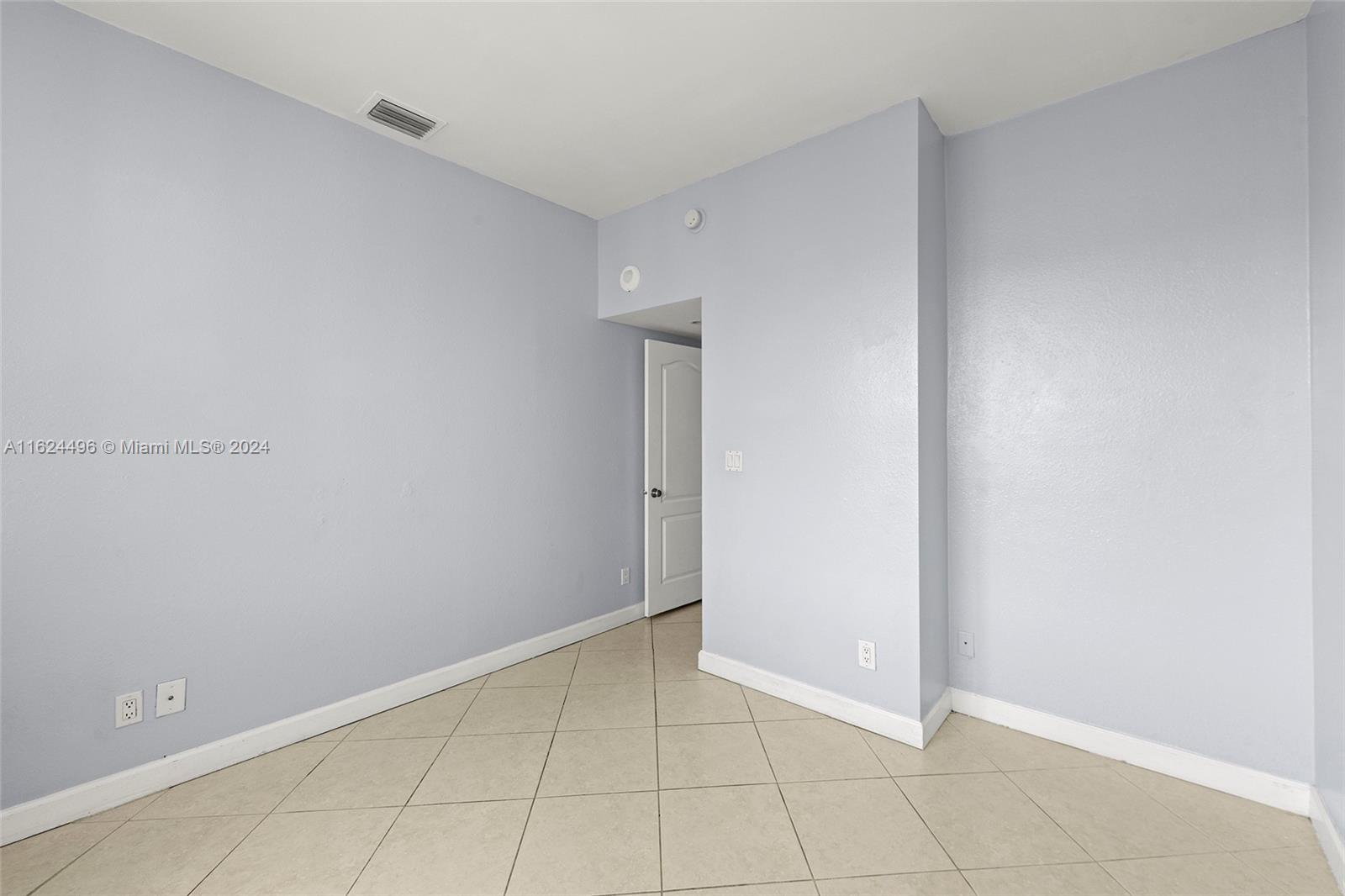 5600 Collins Ave # 17C