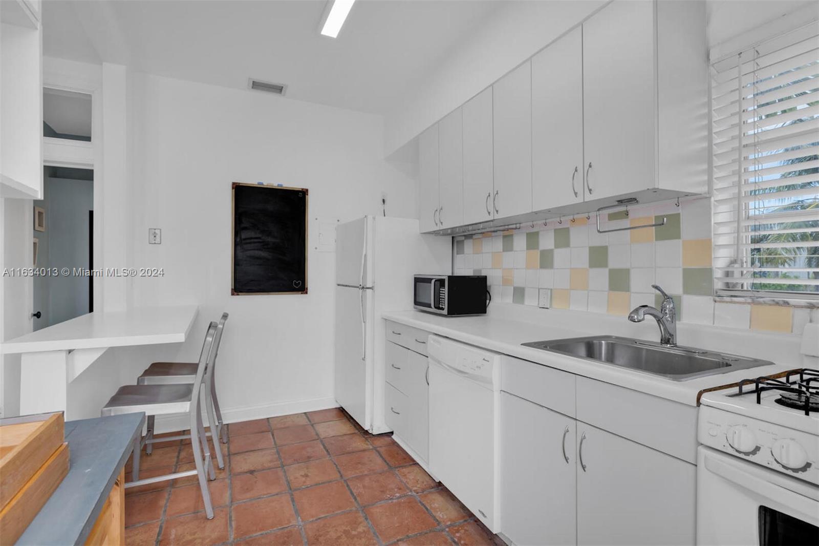 305 Jefferson Ave # 3