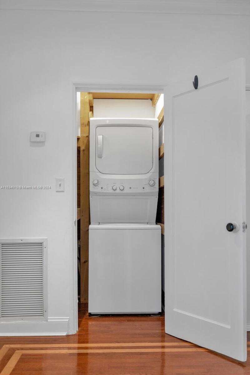 305 Jefferson Ave # 3