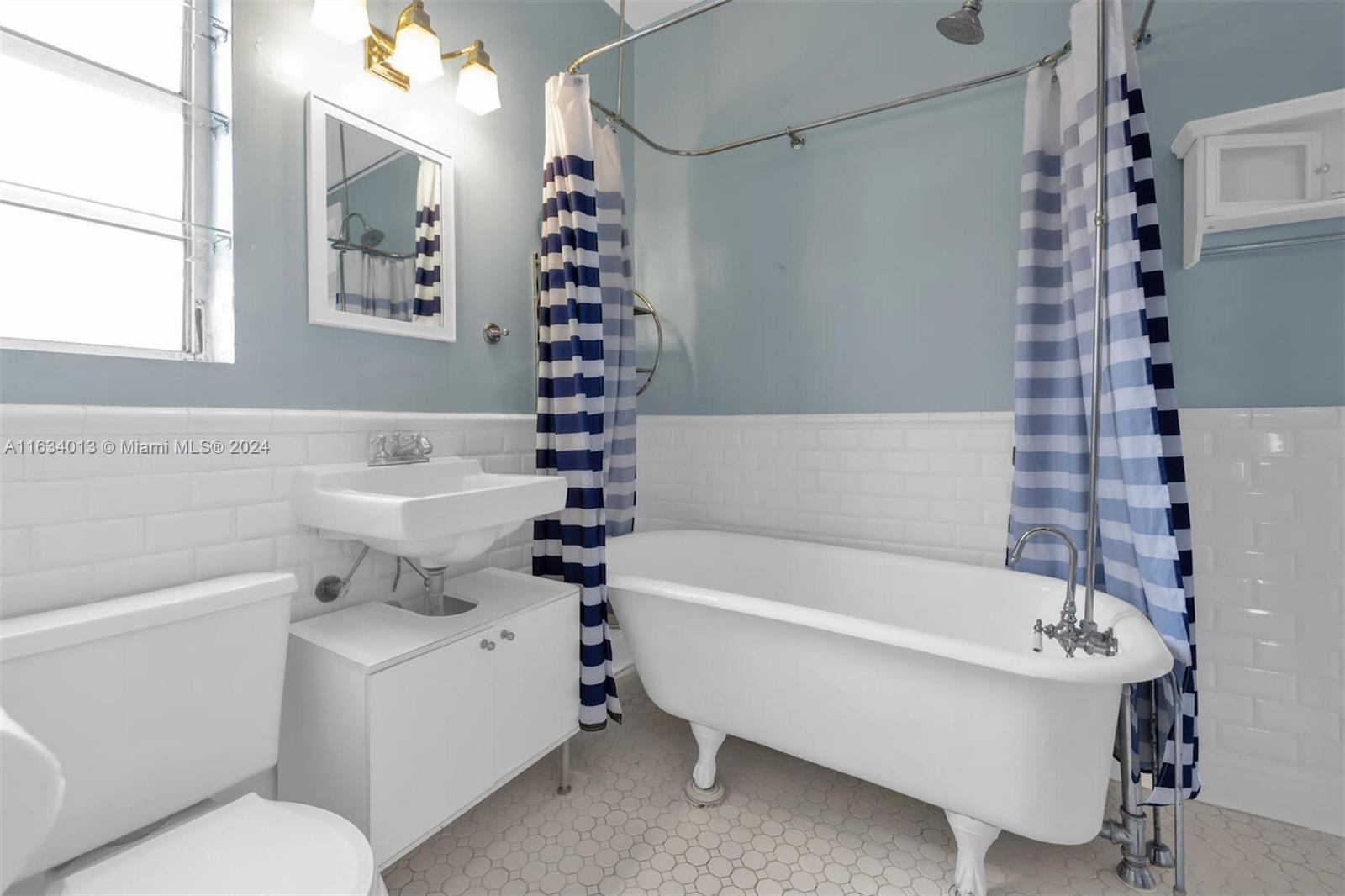 305 Jefferson Ave # 3