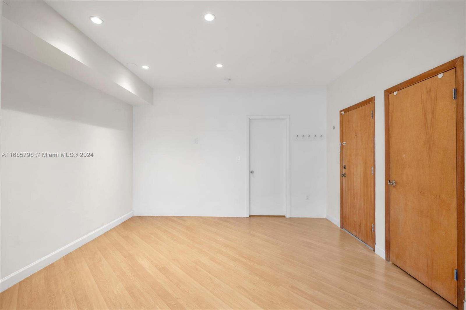 305 Jefferson Ave # 2
