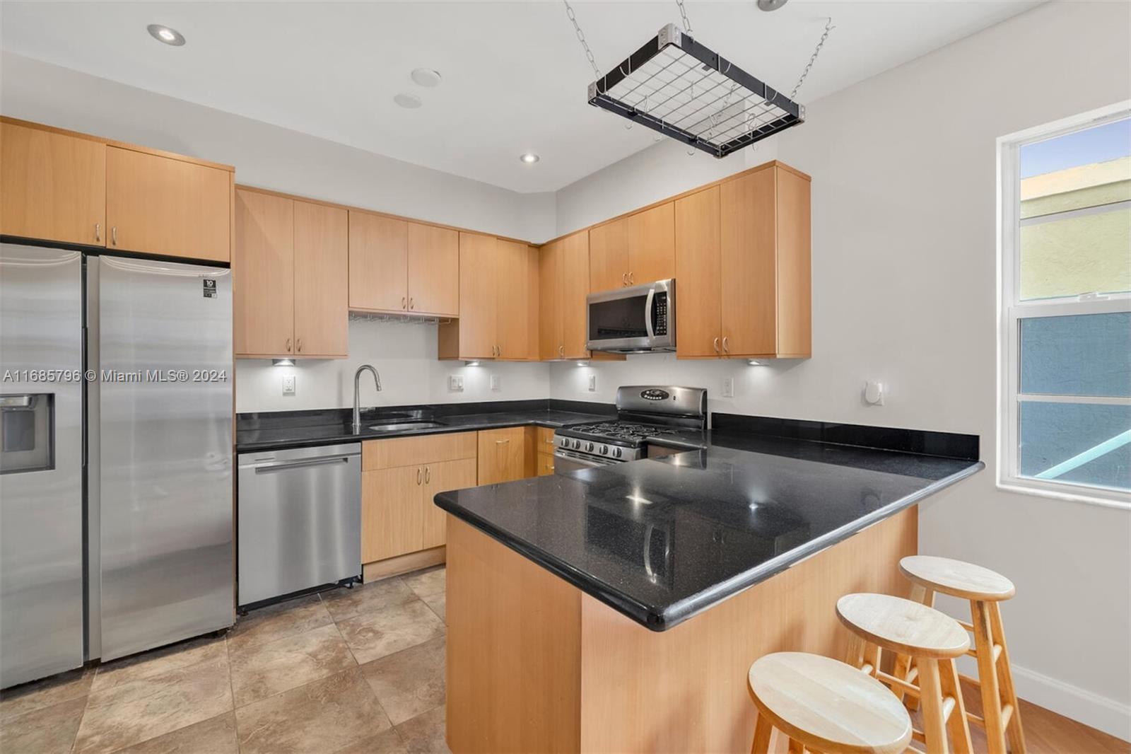 305 Jefferson Ave # 2