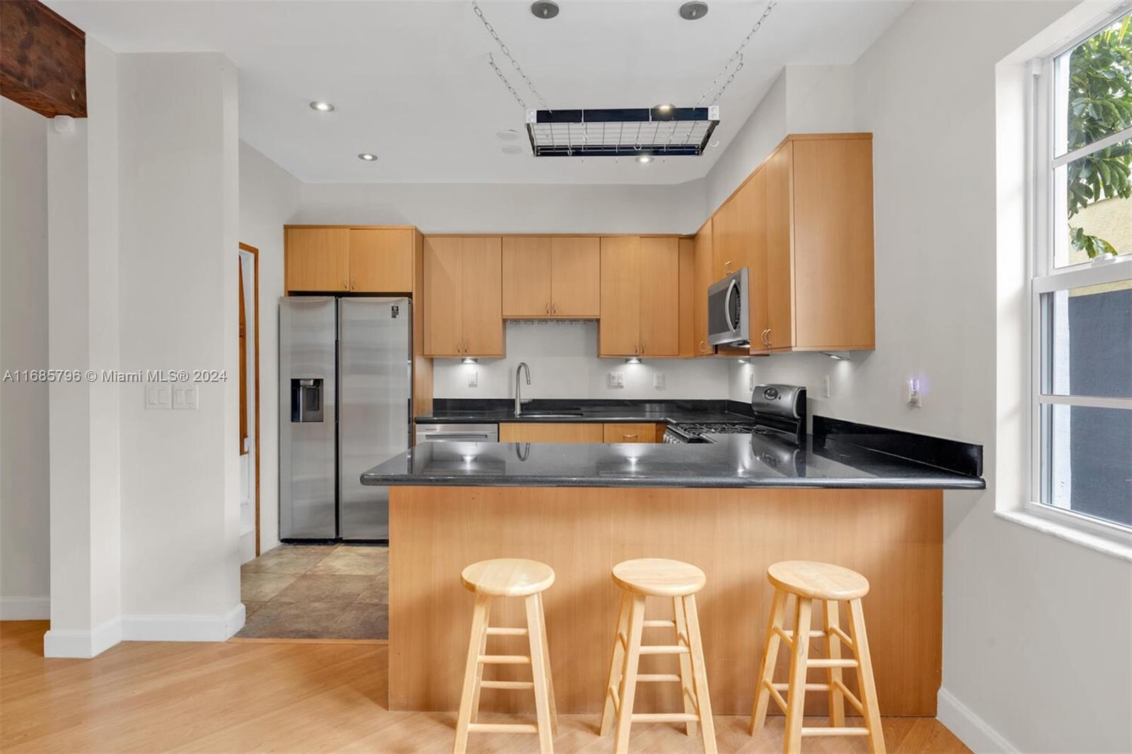 305 Jefferson Ave # 2