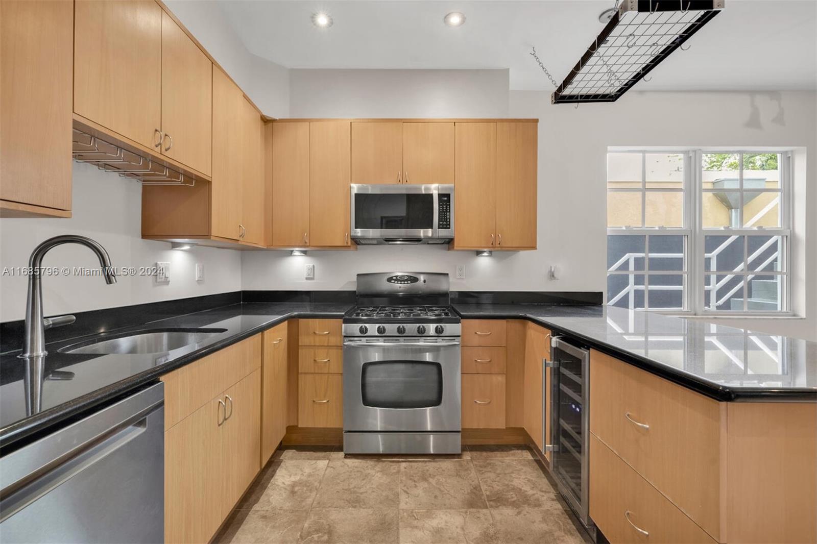 305 Jefferson Ave # 2