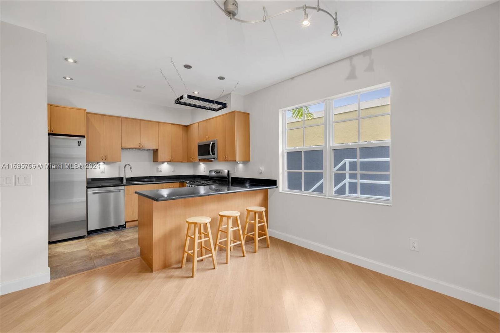 305 Jefferson Ave # 2