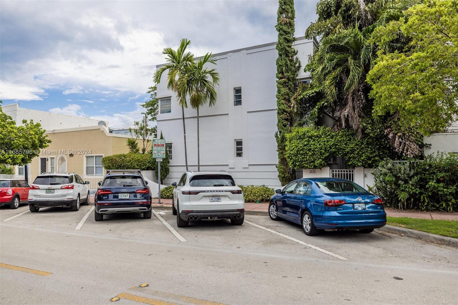 305 Jefferson Ave # 2