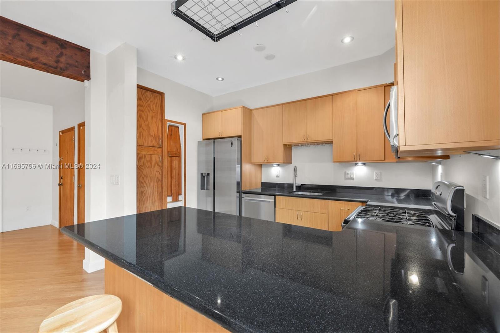 305 Jefferson Ave # 2