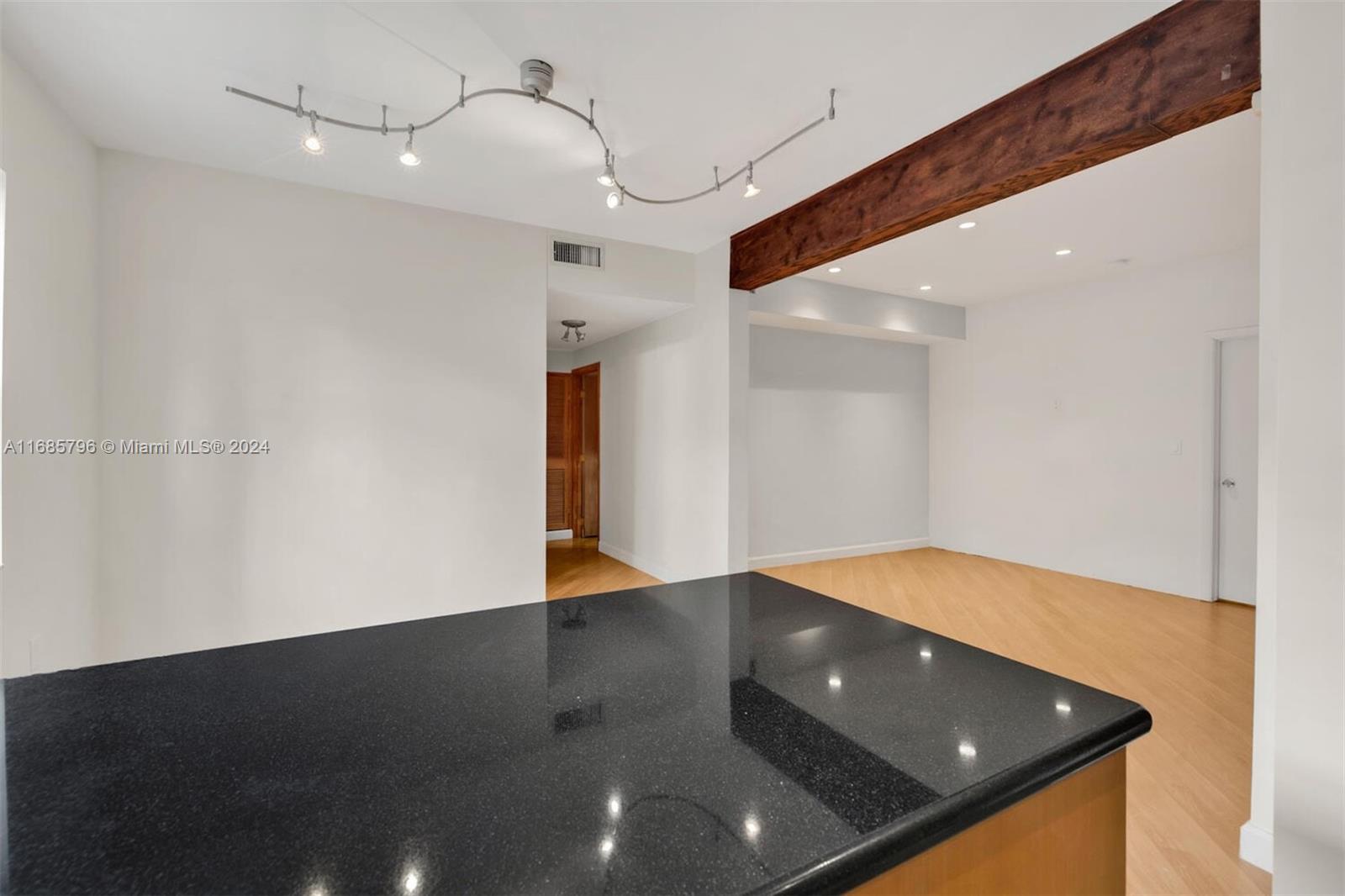 305 Jefferson Ave # 2