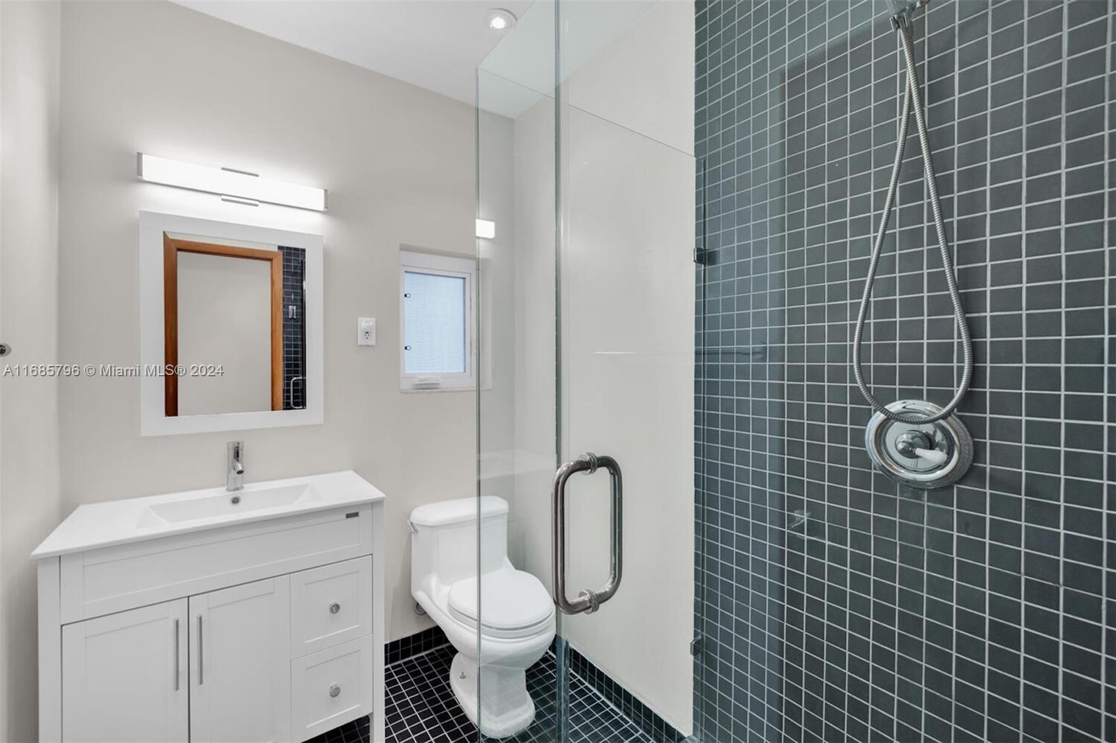 305 Jefferson Ave # 2