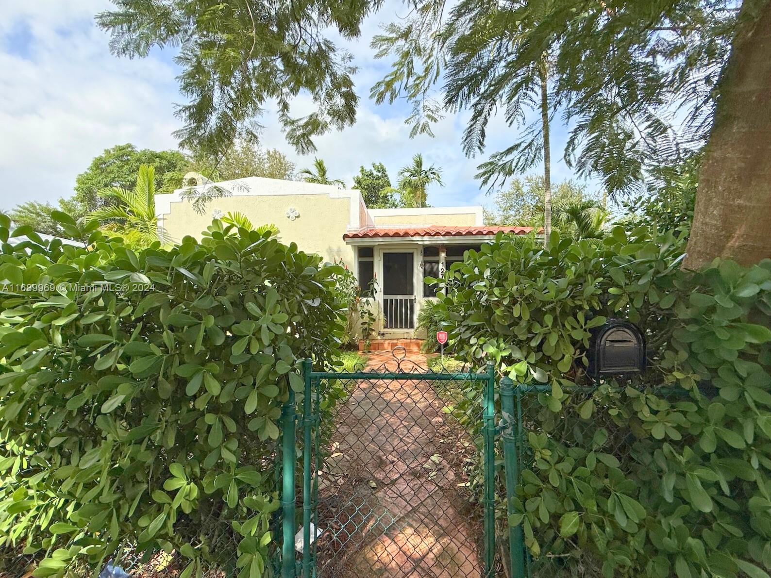 127 NW 47th St