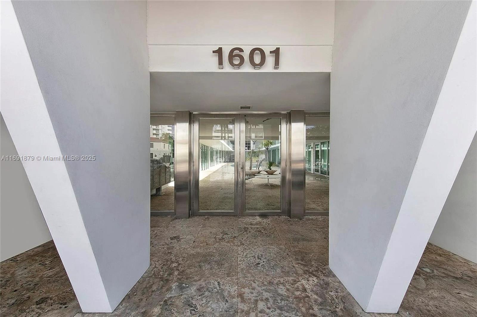 1601 West Ave # 105
