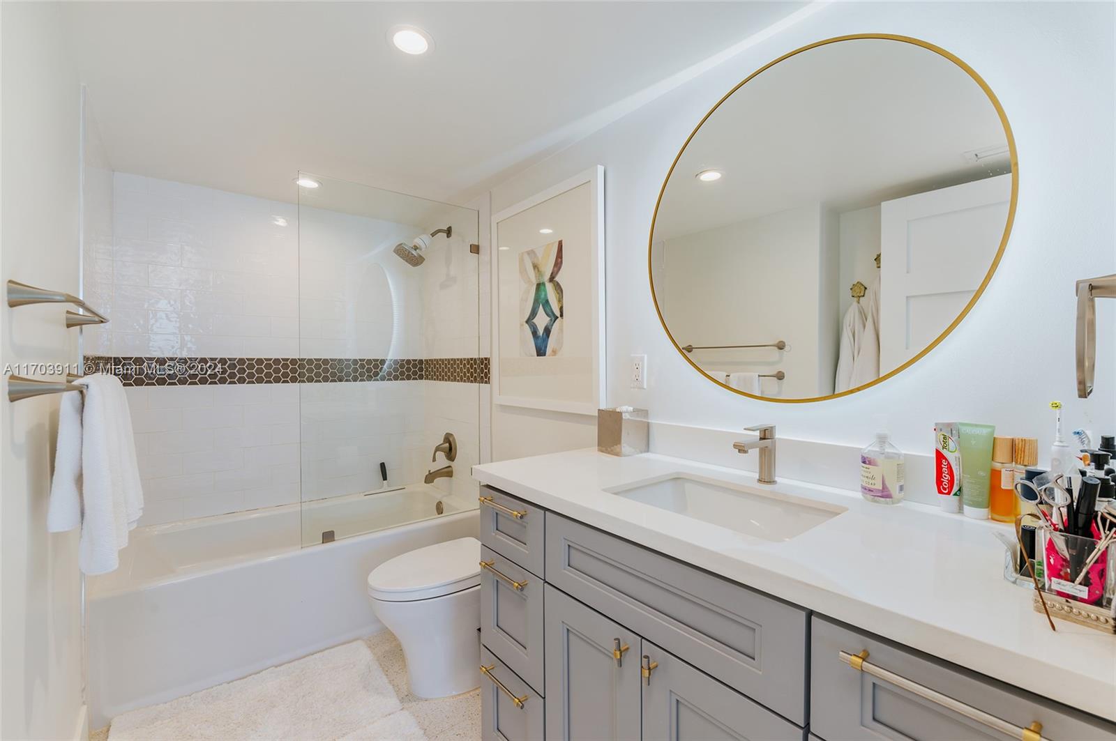 1688 West Ave # 09 Unit: PH-09