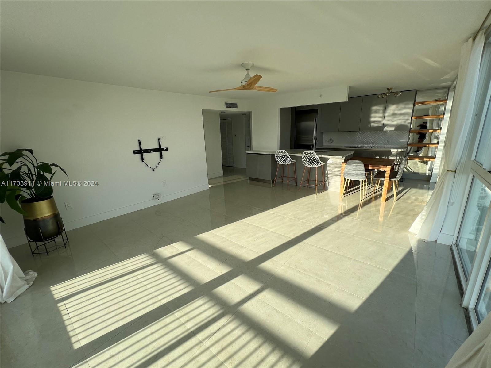1688 West Ave # 09 Unit: PH-09