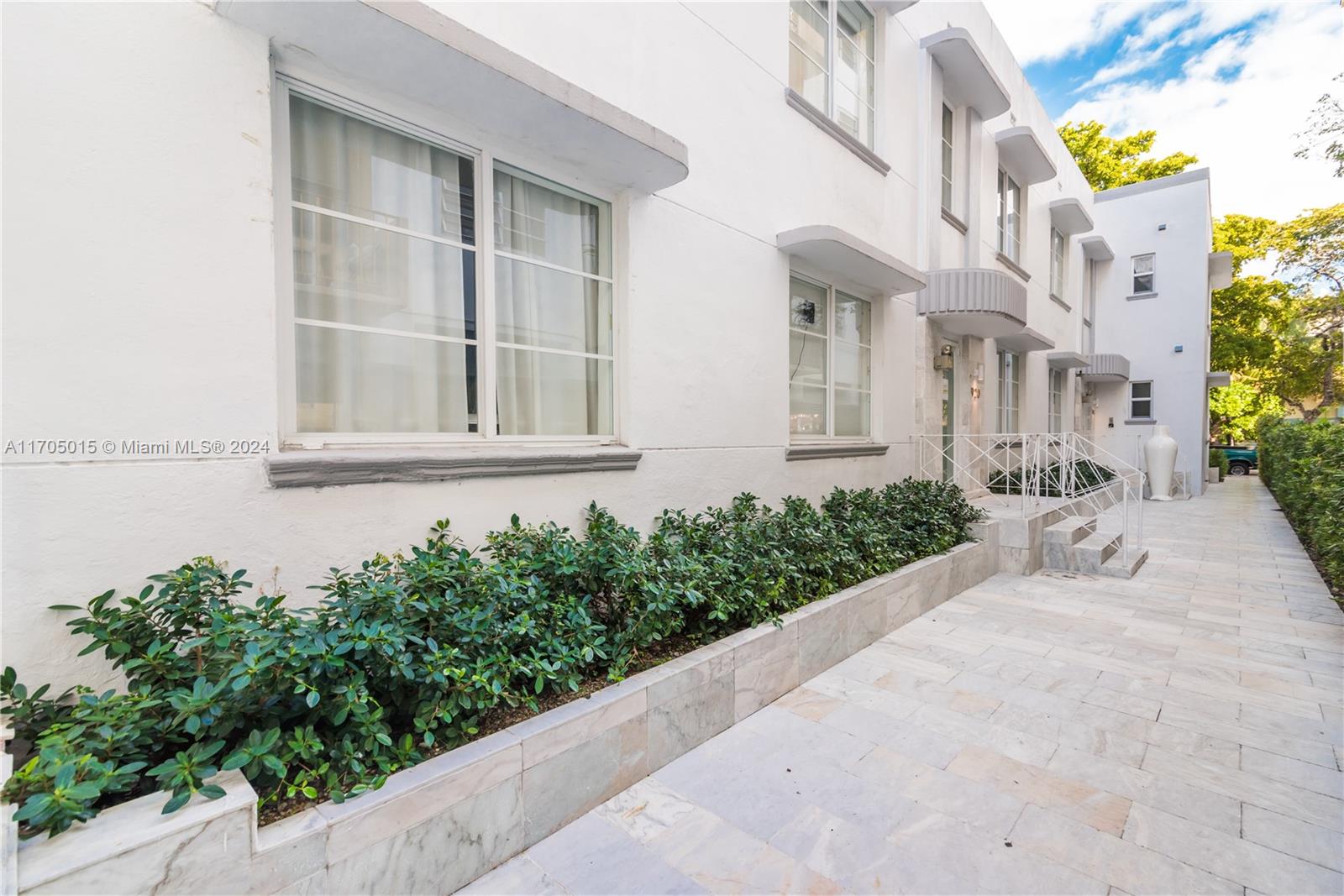 922 Jefferson Ave # 12