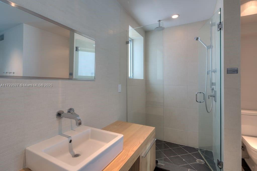 1601 West Ave # 103