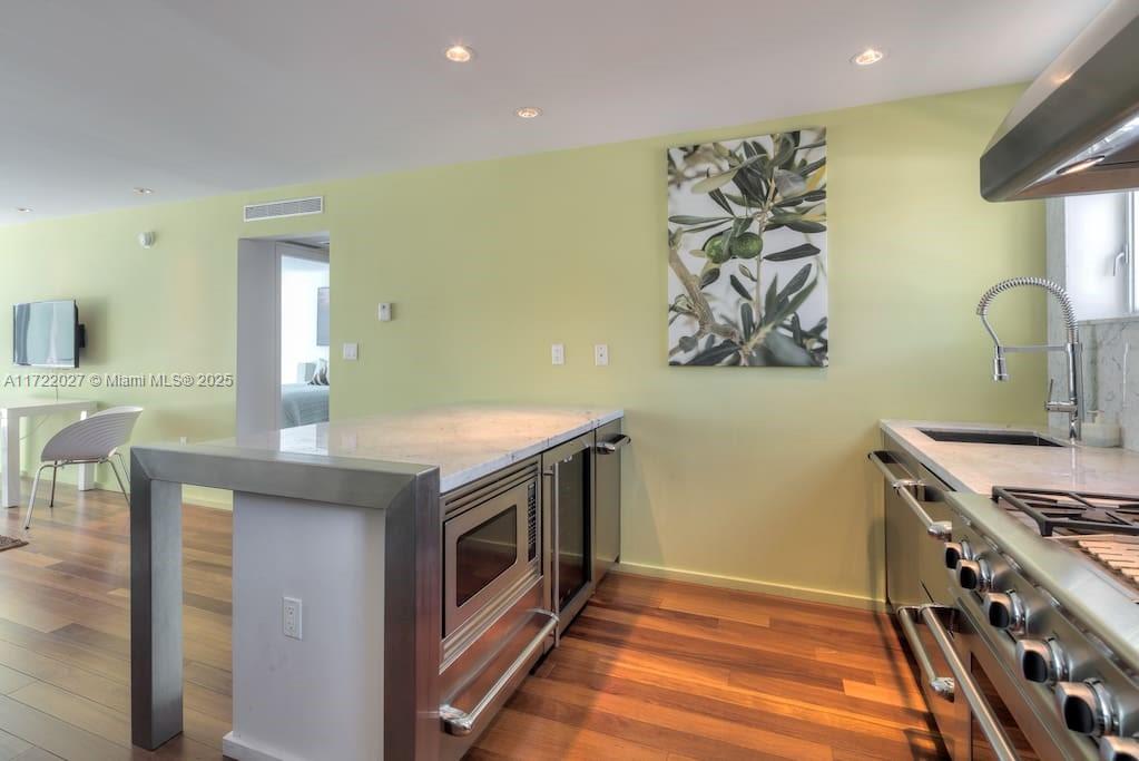 1601 West Ave # 103