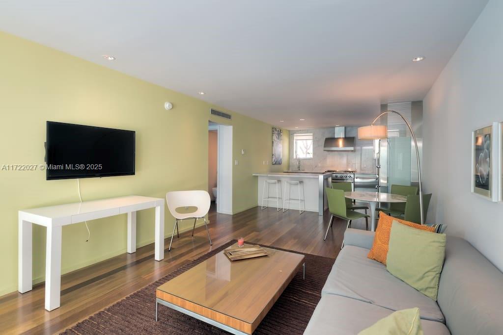 1601 West Ave # 103