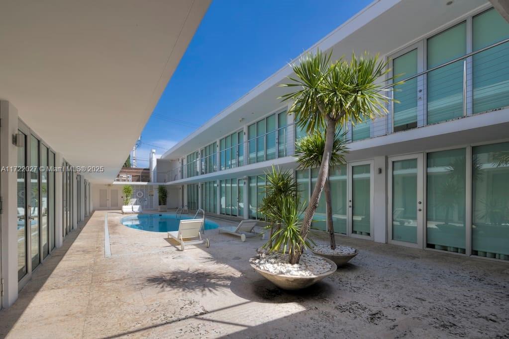 1601 West Ave # 103