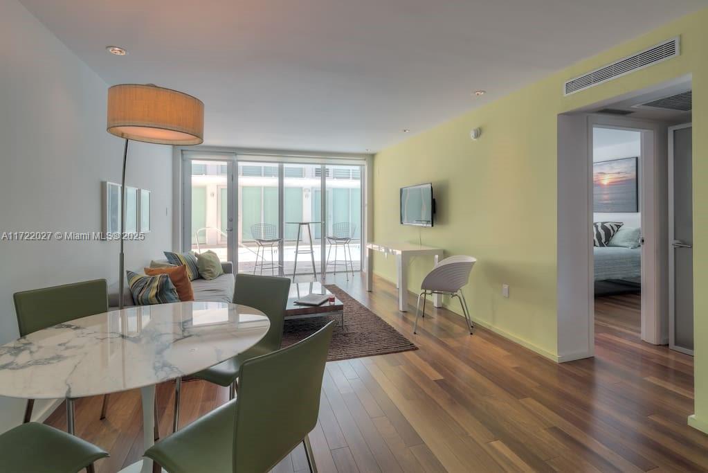 1601 West Ave # 103