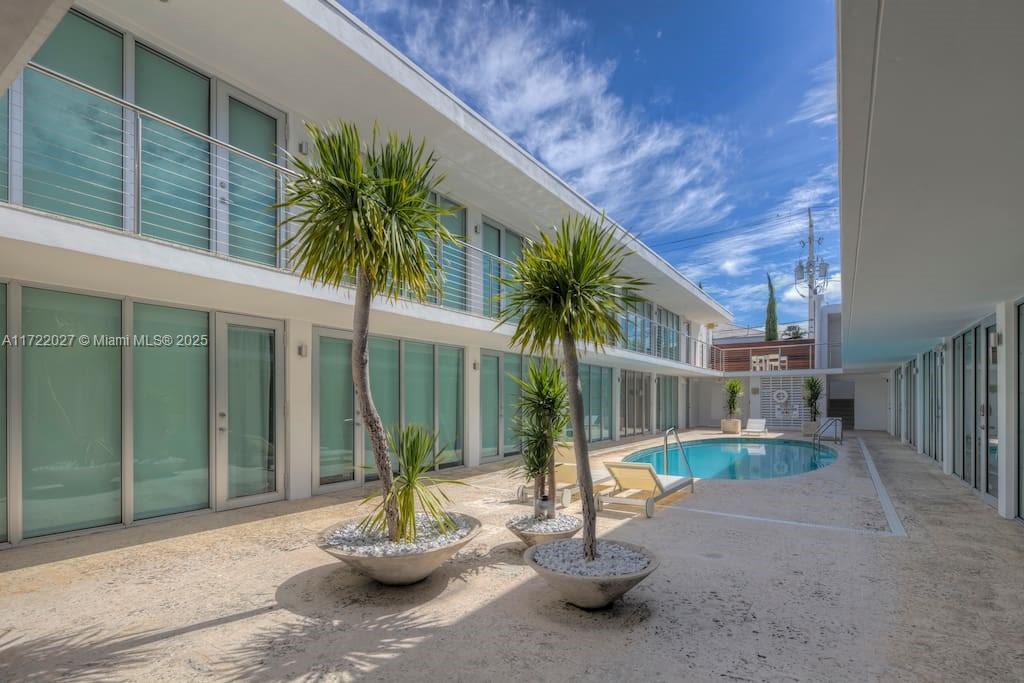 1601 West Ave # 103