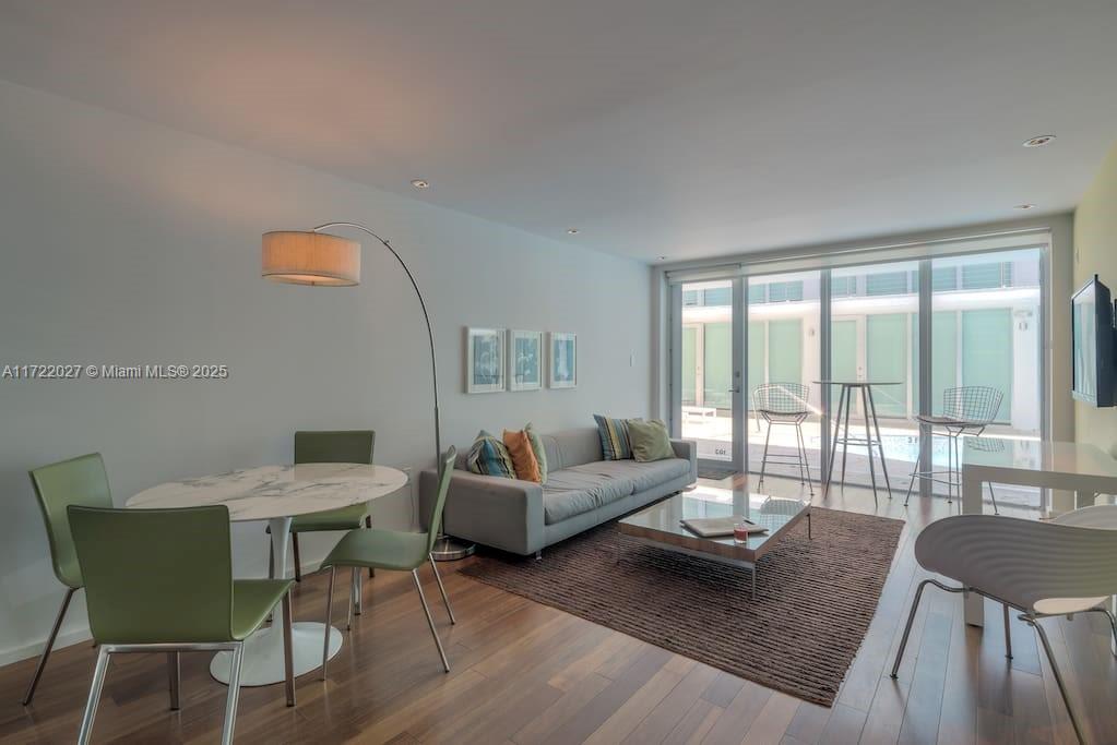 1601 West Ave # 103