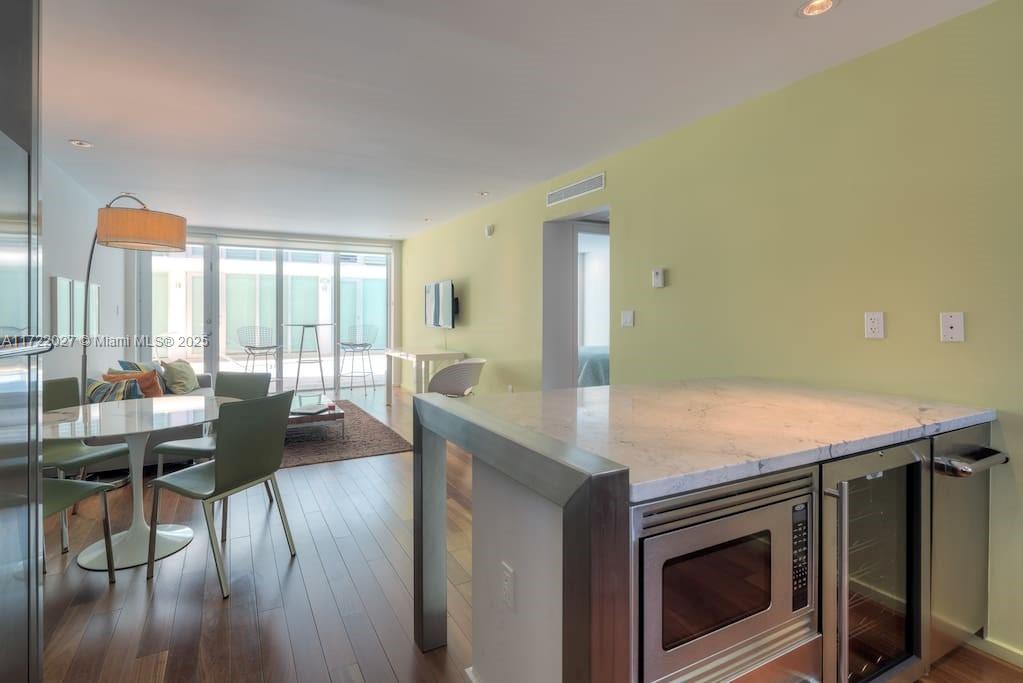 1601 West Ave # 103