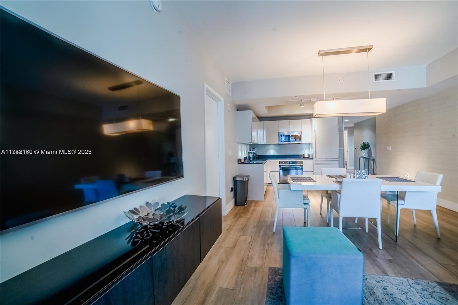 1010 Brickell Ave # 2611
