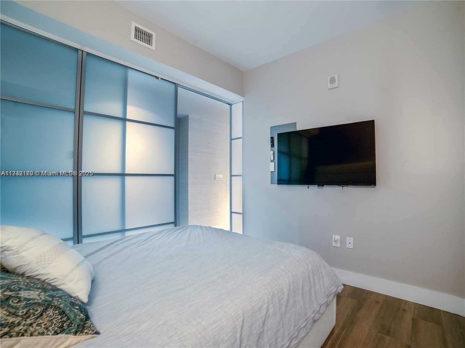 1010 Brickell Ave # 2611