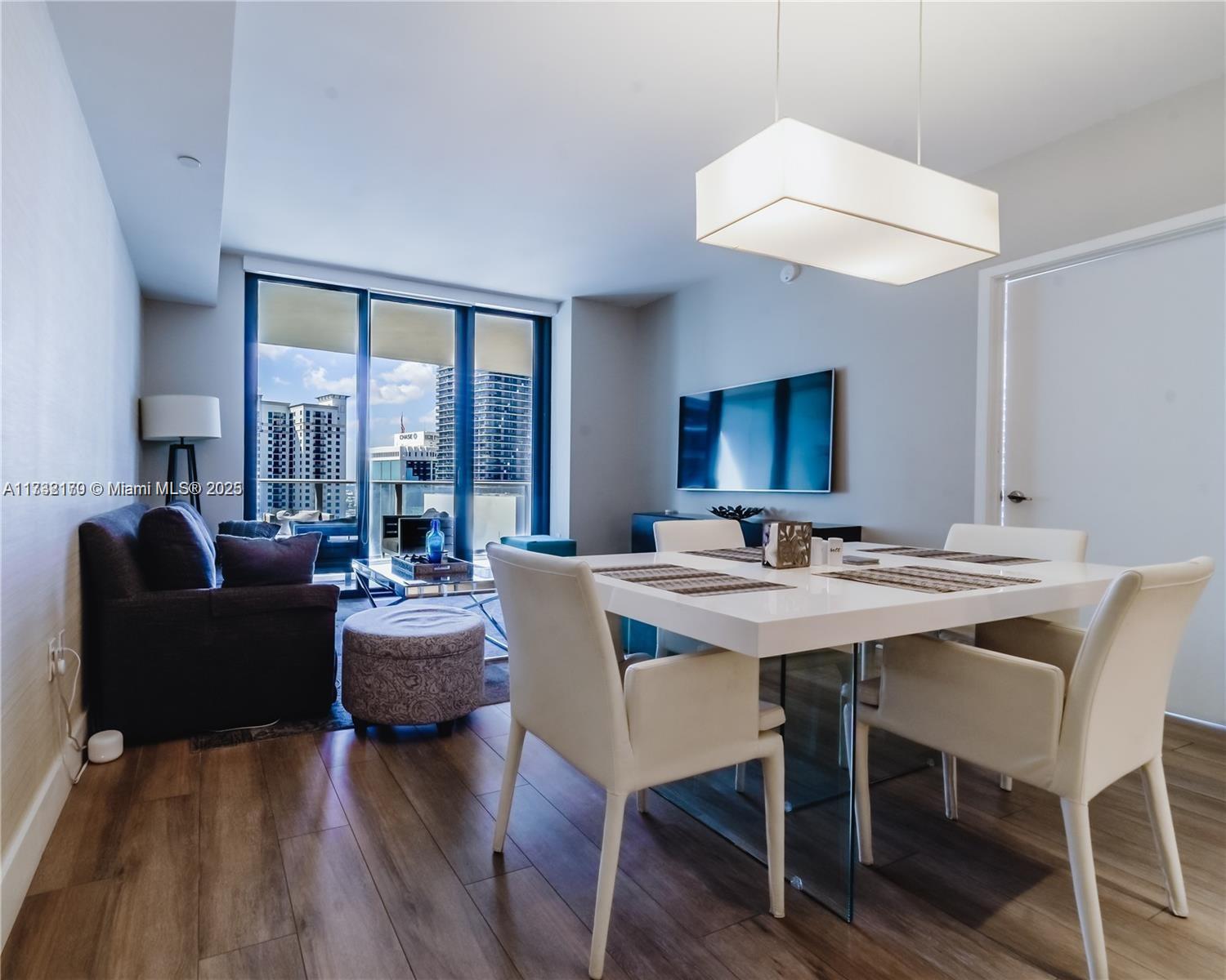 1010 Brickell Ave # 2611