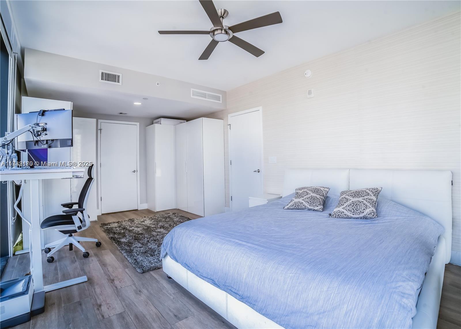 1010 Brickell Ave # 2611