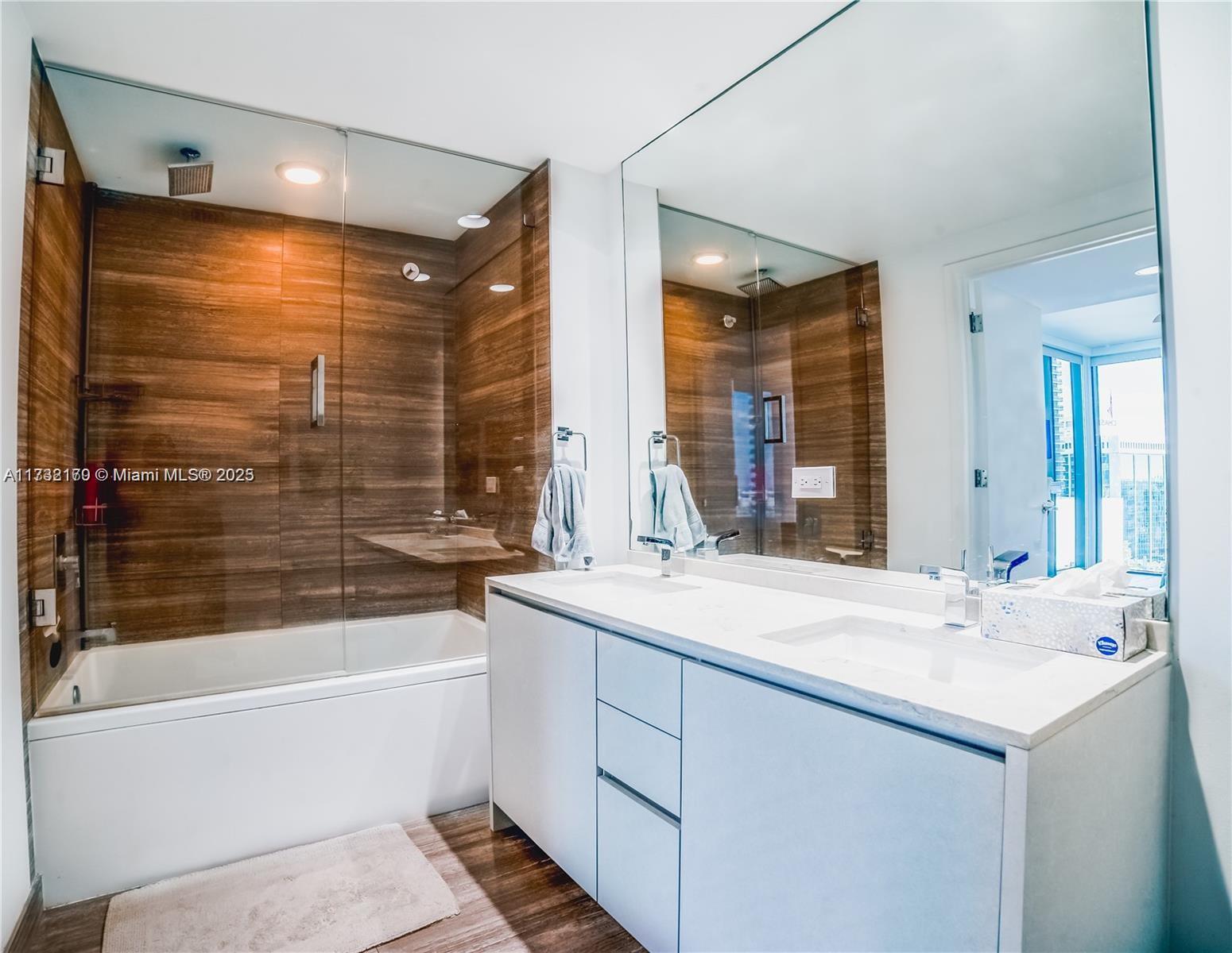 1010 Brickell Ave # 2611