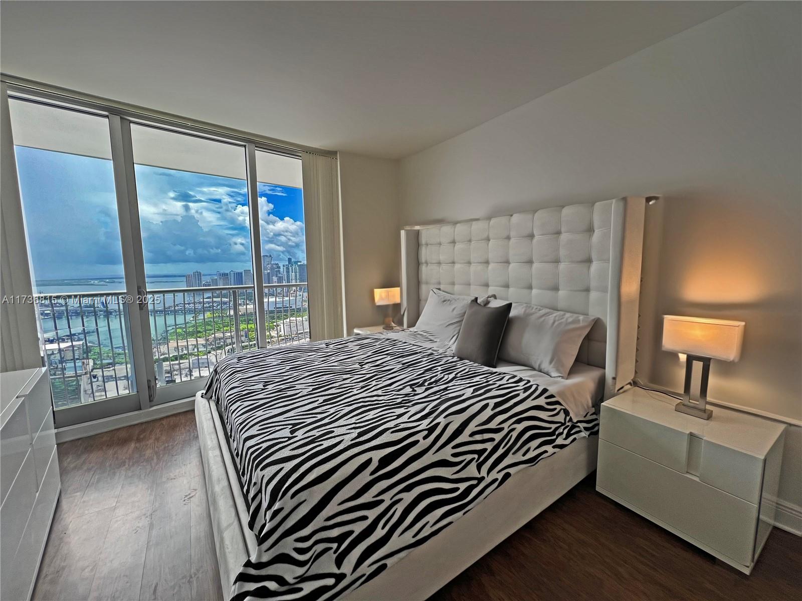 1750 N Bayshore Dr # 5306