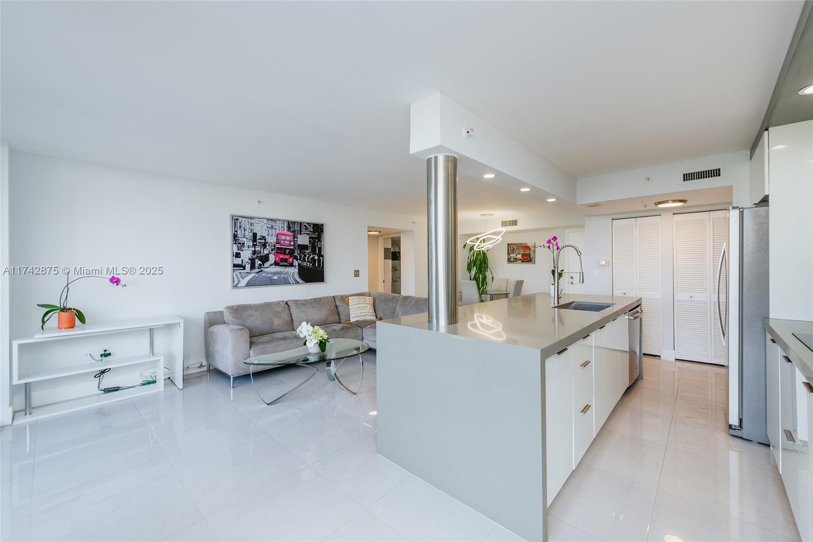 1688 West Ave # 305