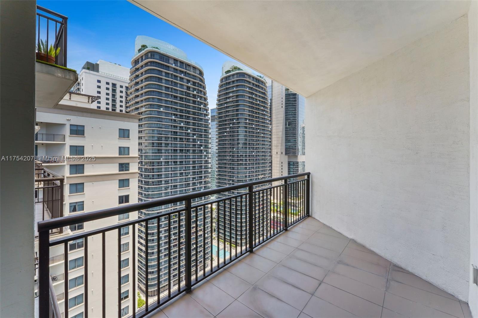999 SW 1st Ave Unit: PH05