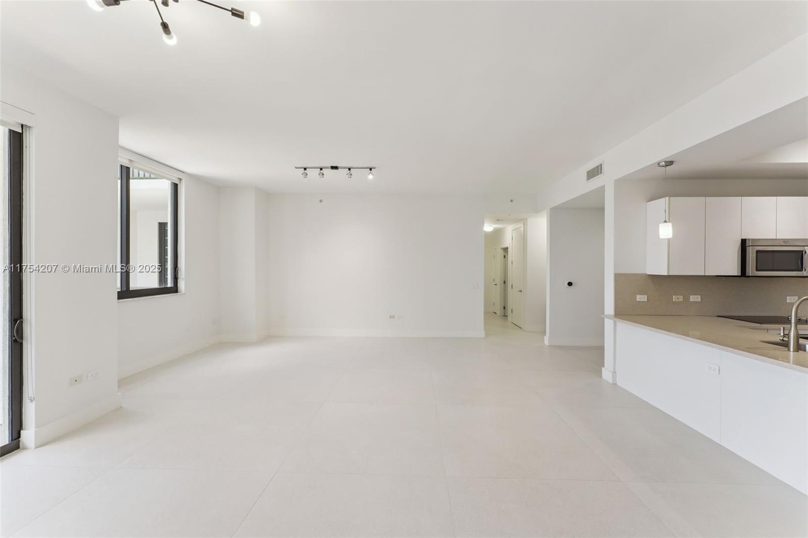 999 SW 1st Ave Unit: PH05