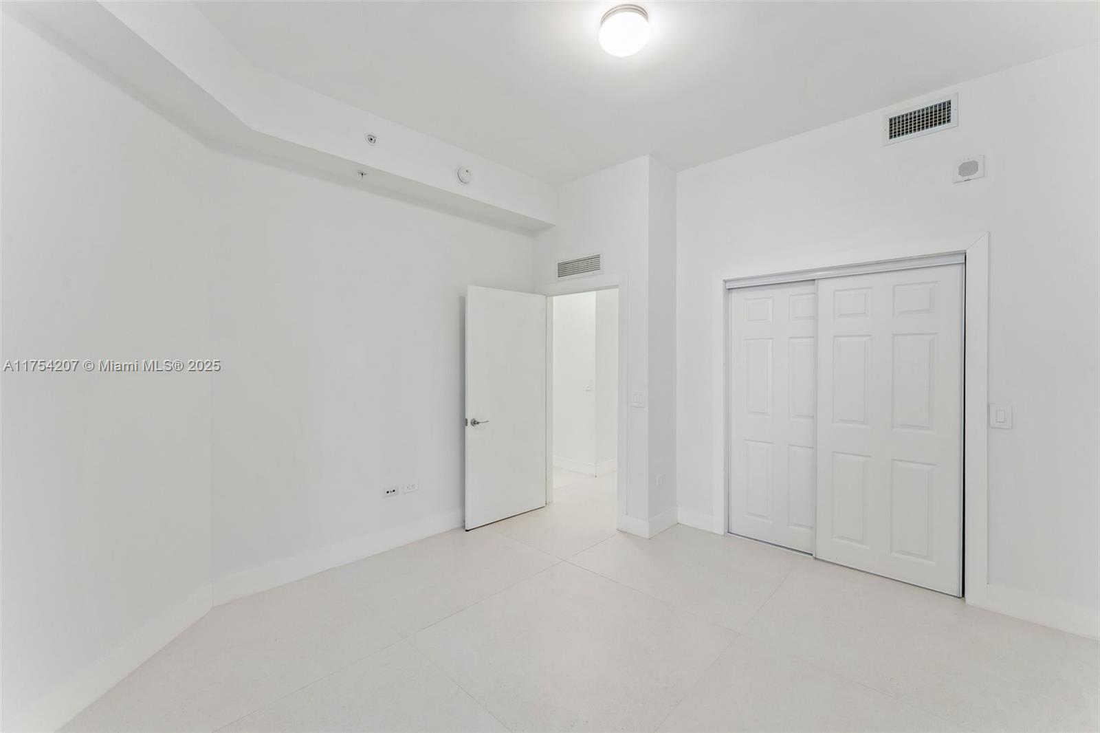 999 SW 1st Ave Unit: PH05