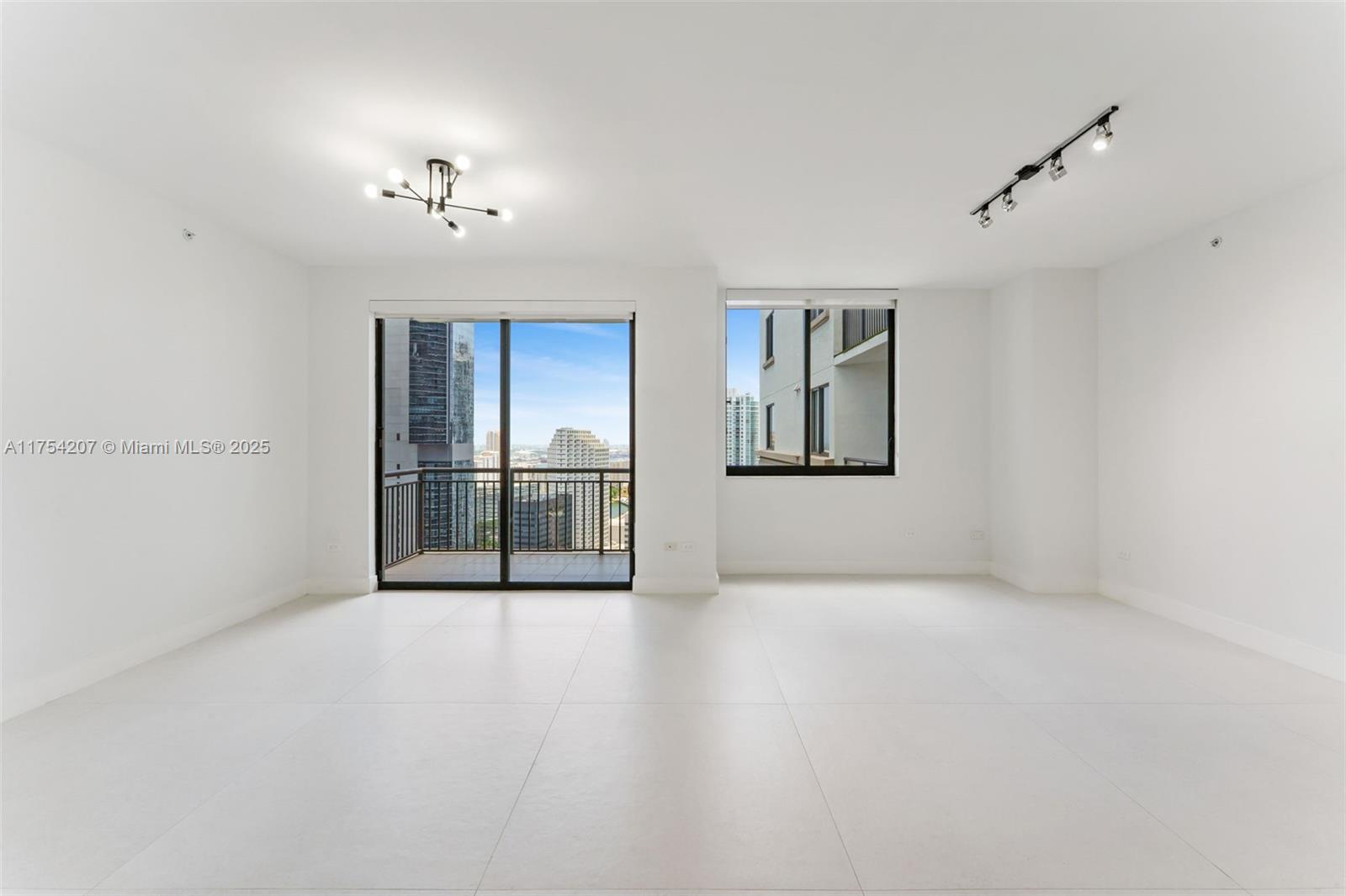 999 SW 1st Ave Unit: PH05