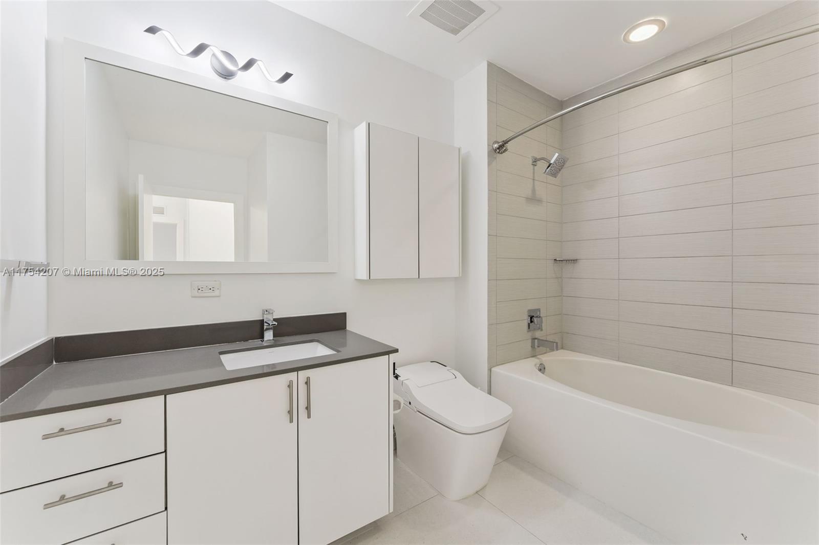 999 SW 1st Ave Unit: PH05