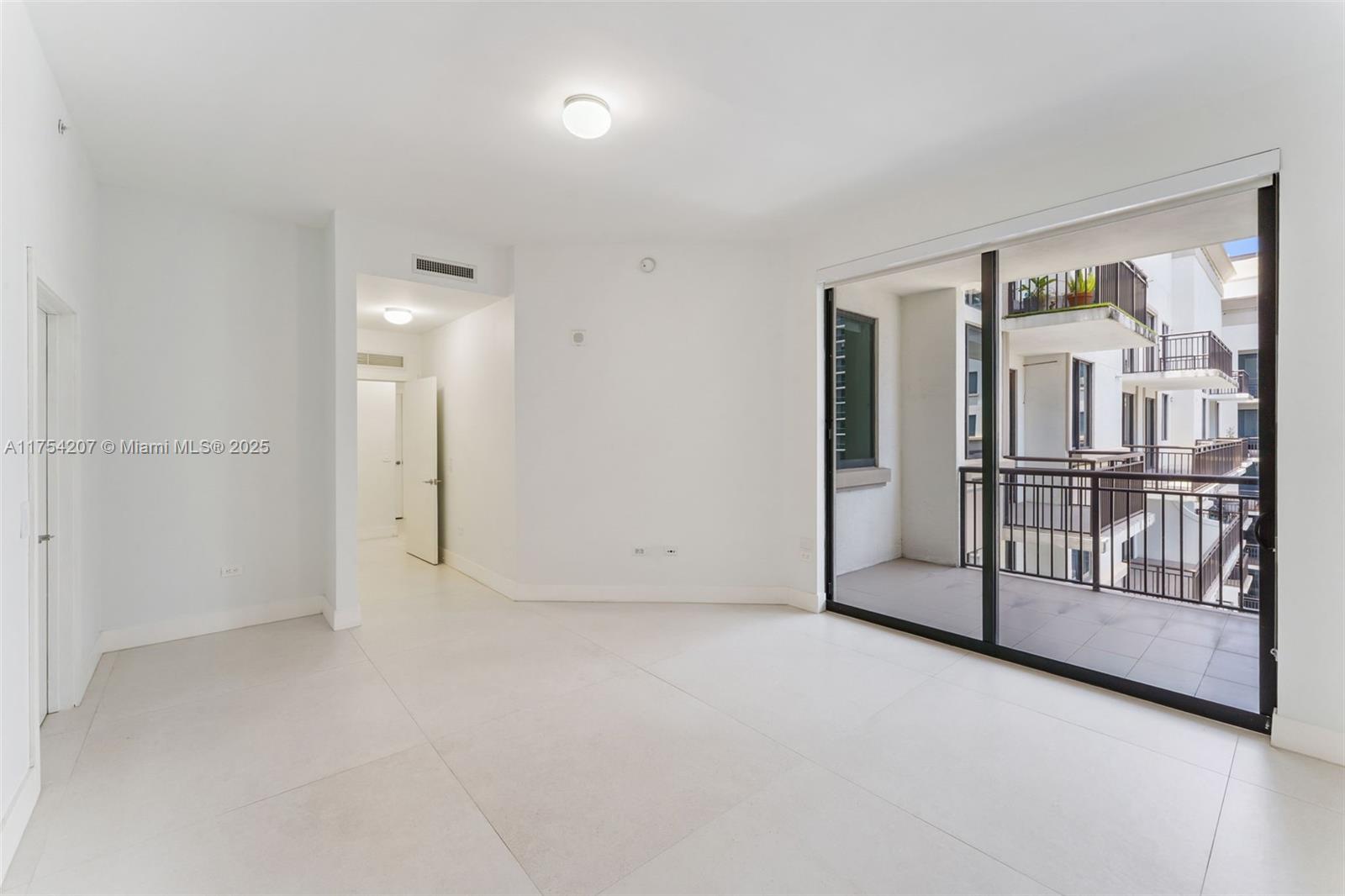 999 SW 1st Ave Unit: PH05