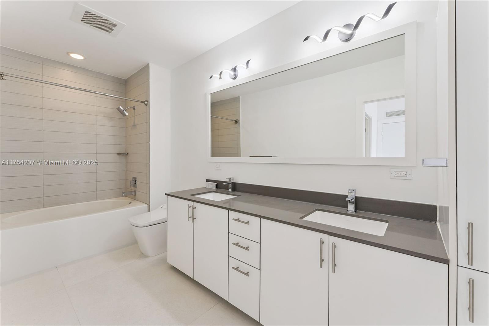 999 SW 1st Ave Unit: PH05