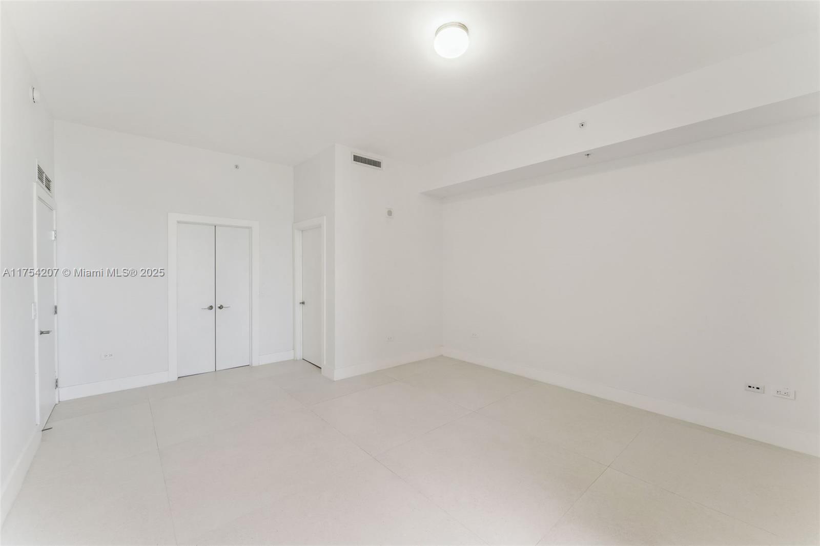 999 SW 1st Ave Unit: PH05