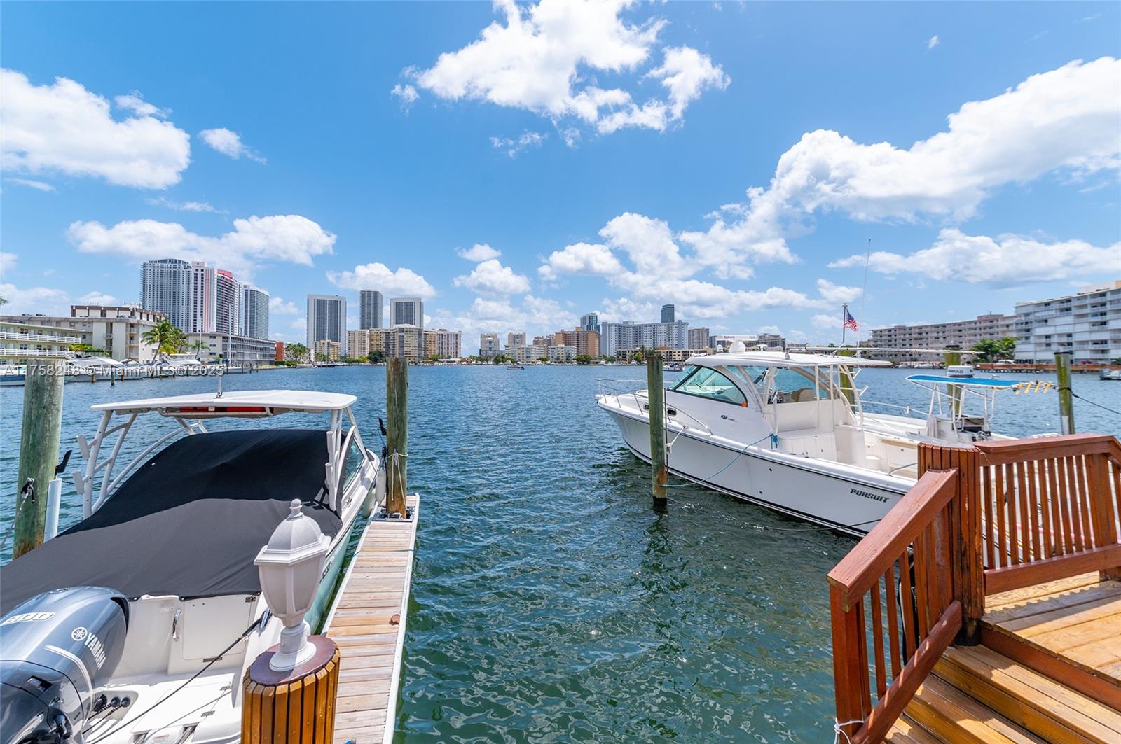 462 Golden Isles Dr # 207