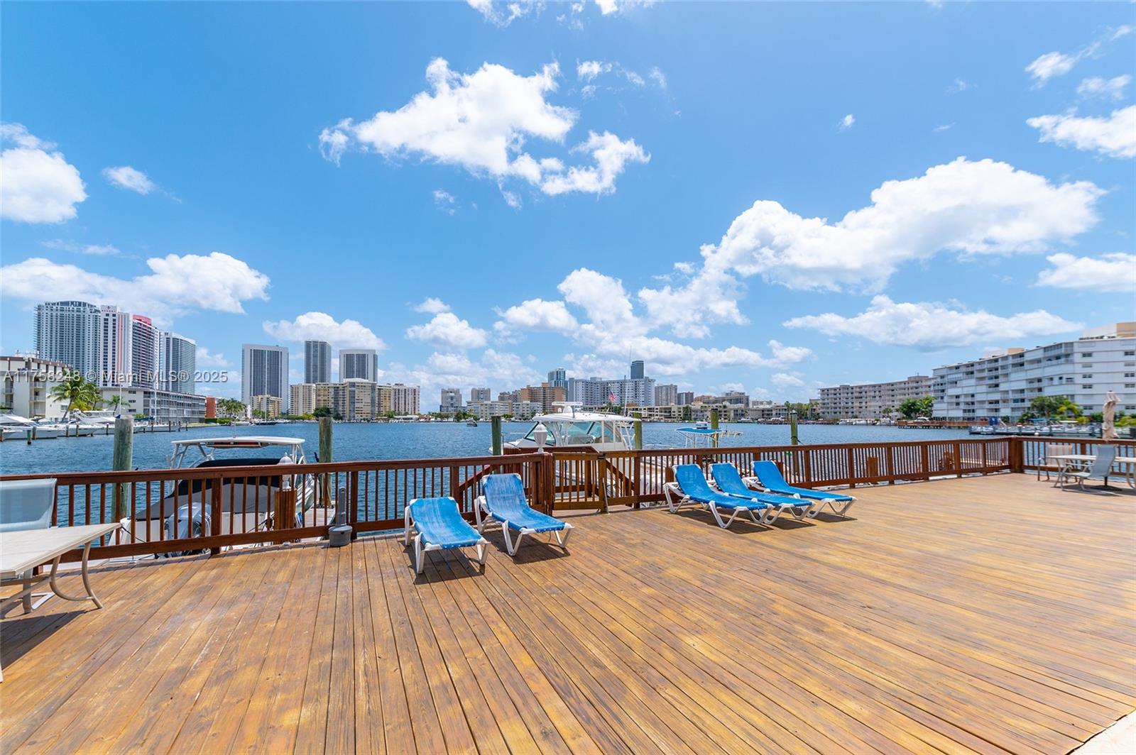 462 Golden Isles Dr # 207