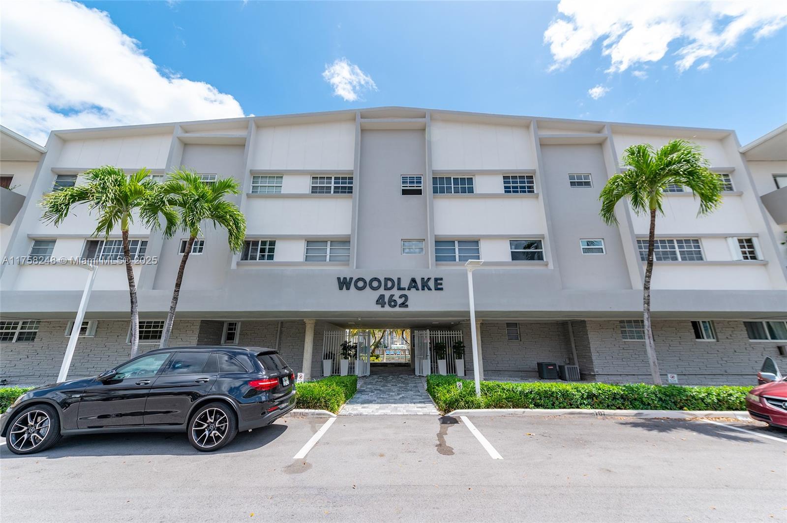 462 Golden Isles Dr # 207
